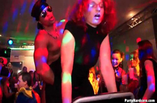 Follando sobre el escenario